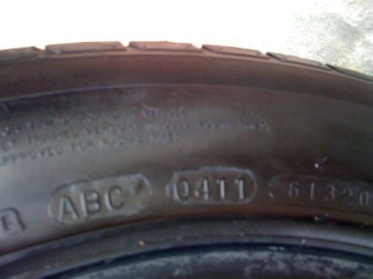 ยาง205 55 16 ปี11มี1คู่ดอกปานกลาง