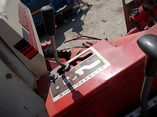 รหัส:13001004รถเกี่ยวข้าวนั่งขับที่ตัด2แถวสามารถปรับที่เกี่ยวขึ้นลงได้ทำงานสะดวกคล่องตัว