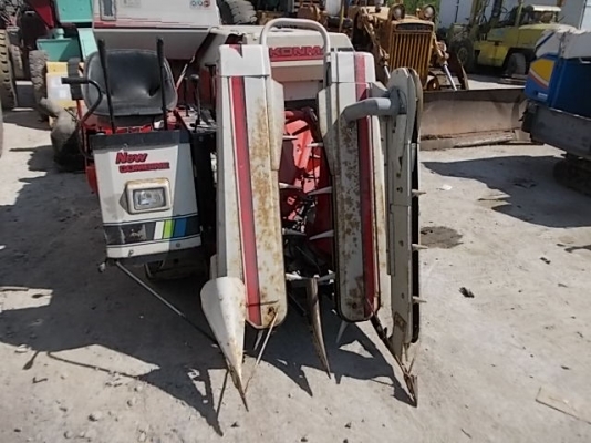 รหัส:13001004รถเกี่ยวข้าวนั่งขับที่ตัด2แถวสามารถปรับที่เกี่ยวขึ้นลงได้ทำงานสะดวกคล่องตัว