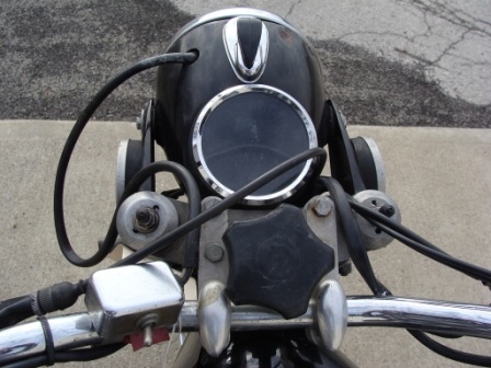 ผมจะไม่ปล่อยให้คนชั่วลอยนวลผมดอมตัวจริงรถมอเตอร์ไซคันนี้ไม่มีตัวตนมันใช้ชื่อผมไปหลอกคนใครหลงเชื่อหรือโอนเงินไปมัดจำให้ไปแจ้งคาวมจับเจ้าของบัญชีคดีช่อโกงได้สงใสติดต่อผมดอมกาฬสิธุ์ตัวจริง โทร 0872162649 เบอร์ผมไม่เคยเปรี่ยน