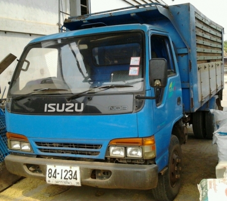 ISUZU NQR 120 HP 4HF1 ปี 42 หกล้อดั๊มพ์ กระบะดั๊มพ์มิเนียมคอกเกษตร 4 ตันสภาพสวยความยาว 4.30 เมตร เครื่องแห้งแรงดี ภายในเก๋งคอนโซลสวยครบ พวงมาลัยเพาเวอร์ ช่วงล่างใหญ่ติด F หน้าหลัง ยาง 8.25 ขอบ 16 สภาพดี 70\% พร้อมบรรทุกพร้อมใช้งาน เอกสารทะเบียนภาษีครบถูกต้
