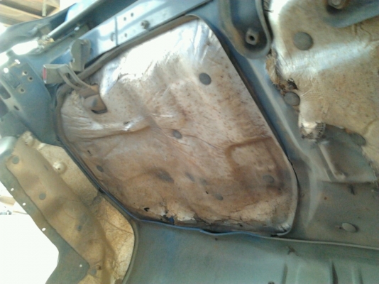 ISUZU NQR 120 HP 4HF1 ปี 42 หกล้อดั๊มพ์ กระบะดั๊มพ์มิเนียมคอกเกษตร 4 ตันสภาพสวยความยาว 4.30 เมตร เครื่องแห้งแรงดี ภายในเก๋งคอนโซลสวยครบ พวงมาลัยเพาเวอร์ ช่วงล่างใหญ่ติด F หน้าหลัง ยาง 8.25 ขอบ 16 สภาพดี 70\% พร้อมบรรทุกพร้อมใช้งาน เอกสารทะเบียนภาษีครบถูกต้