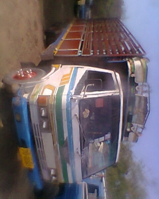 6 ล้อรั้ว HINO FC 114 เครื่อง WO4D กะบะยาว 5.50 เมตร พร้อมใช้