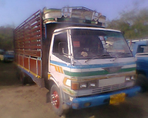 6 ล้อรั้ว HINO FC 114 เครื่อง WO4D กะบะยาว 5.50 เมตร พร้อมใช้