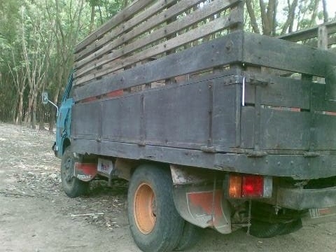 ISUZU ELF 74 HP หกล้อช่วงสั้น กระบะคอกไม้ความยาว 3.20 เมตรสภาพดีไม่มีผุกร่อน เครื่องแรงดี ภายในหัวเก๋งไม่ผุคอนโซลอยู่ครบ ช่วงล่างดีคัชซีไม่ผุไม่บวม ยางสภาพดี 6 เส้นประมาณ 60\% พร้อมใช้งาน เอกสารเล่มทะเบียนชุดโอนครบพร้อม ราคาต่อรองได้ครับ ISUZU ELF 74 HP หกล้อช่วงสั้น กระบะคอกไม้ความยาว 3.20 เมตรสภาพดีไม่มีผุกร่อน เครื่องแรงดี ภายในหัวเก๋งไม่ผุคอนโซลอยู่ครบ ช่วงล่างดีคัชซีไม่ผุไม่บวม ยางสภาพดี 6 เส้นประมาณ 60\% พร้อมใช้งาน เอกสารเล่มทะเบียนชุดโอนครบพร้อม ราคาต่อรองได้ครับ