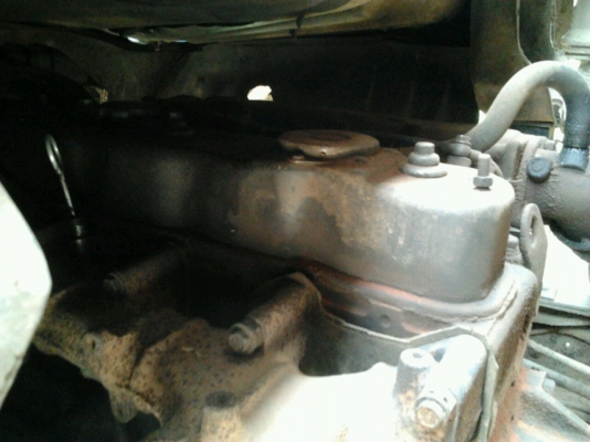 ISUZU KS 110 HP 4BE1 กระบะเหล็กมีคอกไม้ให้ครบพร้อมสภาพสวย ความยาวของกระบะ 4.30 เมตร เครื่องยนต์ 110 แรงลงเล่มครบถูกต้องเครื่องแน่นแรงดี หัวเก๋งบางๆไม่มีผุภายในคอนโซลสวยอยู่ครบ ช่วงล่างคัชซีสวย ยางสภาพดี 6 เส้นประมาณ 70\% พร้อมบรรทุกพร้อมวิ่งงานได้เลยครับ เ