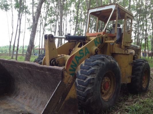 รถตักล้อยางยี่ห้อ  KAWASAKI  ไม่มีเอกสาร รถพร้อมใช้ค่ะ