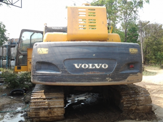 รถแบคโฮ ยี่ห้อ VOLVO มีเล่มทะเบียน ช่วงล่างดี เอวดี เครื่องดี ปั้มไม่เยิ้ม