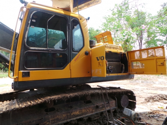 รถแบคโฮ ยี่ห้อ VOLVO มีเล่มทะเบียน ช่วงล่างดี เอวดี เครื่องดี ปั้มไม่เยิ้ม