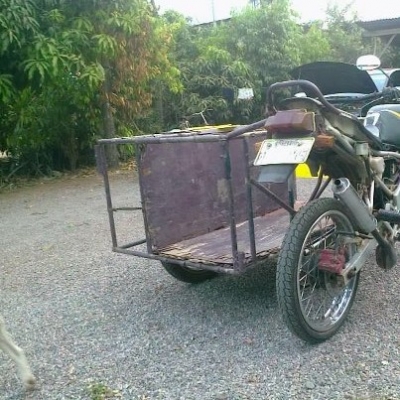 ออนด้า บีส  ทะเบียน พรบ ไม่ขาด มี่พ่วงข้างพร้อมขายของ  เครื่องดีมาก