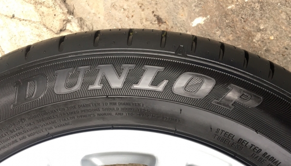 ล้อแม็กป้ายแดง Toyota Yaris Ativ 2017 ขอบ 15 พร้อมยางป้ายแดง Dunlop 185-60-15 ปี 17 สดใหม่มาก