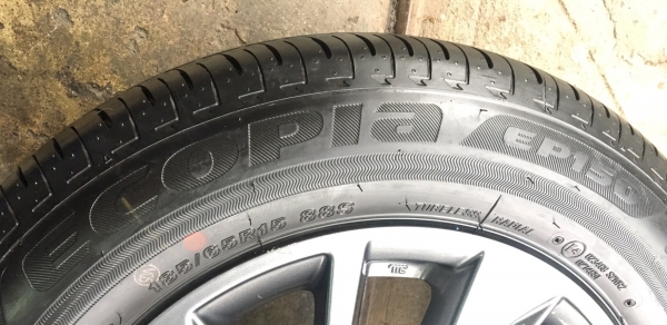 แม็ก Nissan Almera Sportech ขอบ 15 พร้อมยางป้ายแดง 185-65-15 Bridgestone ปี 17