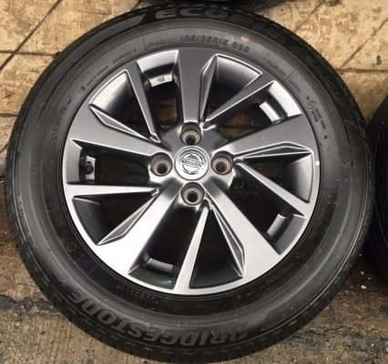 แม็ก Nissan Almera Sportech ขอบ 15 พร้อมยางป้ายแดง 185-65-15 Bridgestone ปี 17