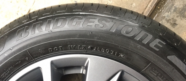 แม็ก Nissan Almera Sportech ขอบ 15 พร้อมยางป้ายแดง 185-65-15 Bridgestone ปี 17