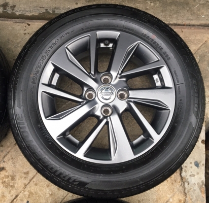 แม็ก Nissan Almera Sportech ขอบ 15 พร้อมยางป้ายแดง 185-65-15 Bridgestone ปี 17