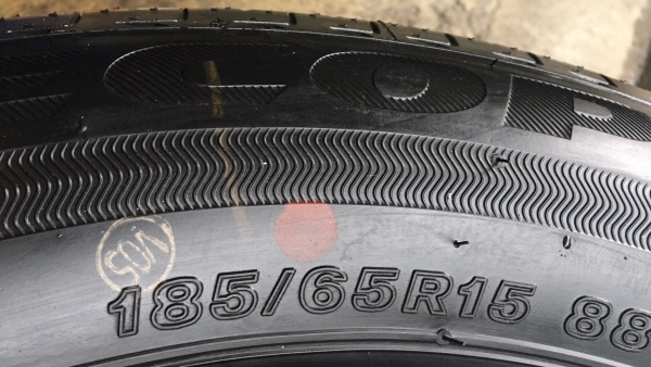 แม็ก Nissan Almera Sportech ขอบ 15 พร้อมยางป้ายแดง 185-65-15 Bridgestone ปี 17