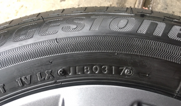 แม็ก Nissan Almera Sportech ขอบ 15 พร้อมยางป้ายแดง 185-65-15 Bridgestone ปี 17