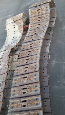 ขายโซ่เหล็ก สำหรับรถขุด40-50 เก่านอก ใบกว้าง 40 เซน ขายราคา45,000บาท ขายโซ่เหล็ก สำหรับรถขุด40-50 เก่านอก ใบกว้าง 40 เซน ขายราคา45,000บาท