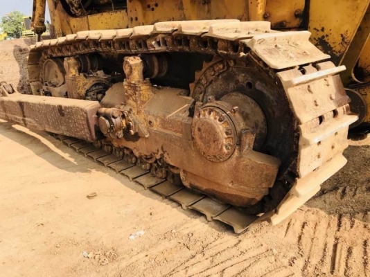 ขาย 1,250,000 บาท CATTERPILAR D8 เครื่องดี เกียร์ดี โช่หนา แผ่นสวย เอกสารชื่อขาย  รถอยู่  ปทุมธานี โทร 0610710295