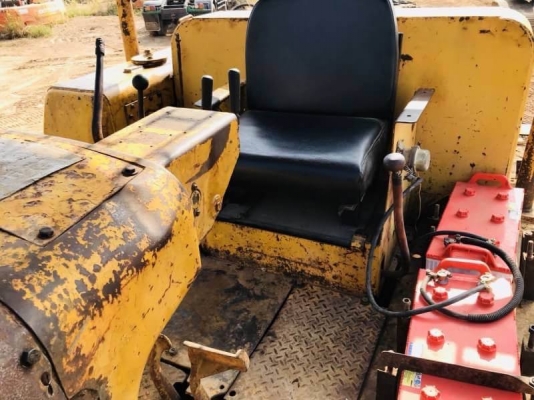 ขาย 1,250,000 บาท CATTERPILAR D8 เครื่องดี เกียร์ดี โช่หนา แผ่นสวย เอกสารชื่อขาย  รถอยู่  ปทุมธานี โทร 0610710295