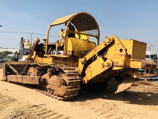 ขาย 1,250,000 บาท CATTERPILAR D8 เครื่องดี เกียร์ดี โช่หนา แผ่นสวย เอกสารชื่อขาย  รถอยู่  ปทุมธานี โทร 0610710295