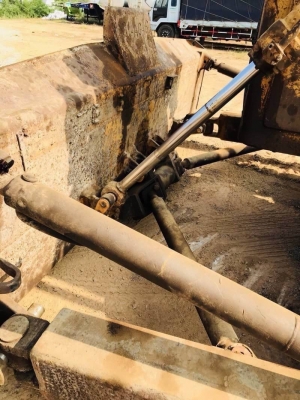 ขาย 1,250,000 บาท CATTERPILAR D8 เครื่องดี เกียร์ดี โช่หนา แผ่นสวย เอกสารชื่อขาย  รถอยู่  ปทุมธานี โทร 0610710295