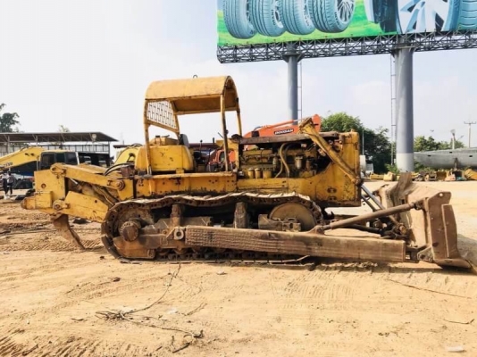 ขาย 1,250,000 บาท CATTERPILAR D8 เครื่องดี เกียร์ดี โช่หนา แผ่นสวย เอกสารชื่อขาย  รถอยู่  ปทุมธานี โทร 0610710295