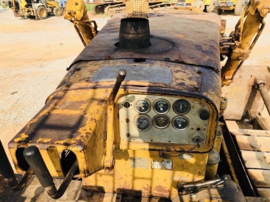 ขาย 1,250,000 บาท CATTERPILAR D8 เครื่องดี เกียร์ดี โช่หนา แผ่นสวย เอกสารชื่อขาย  รถอยู่  ปทุมธานี โทร 0610710295