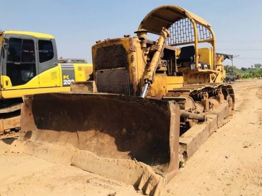 ขาย 1,250,000 บาท CATTERPILAR D8 เครื่องดี เกียร์ดี โช่หนา แผ่นสวย เอกสารชื่อขาย  รถอยู่  ปทุมธานี โทร 0610710295