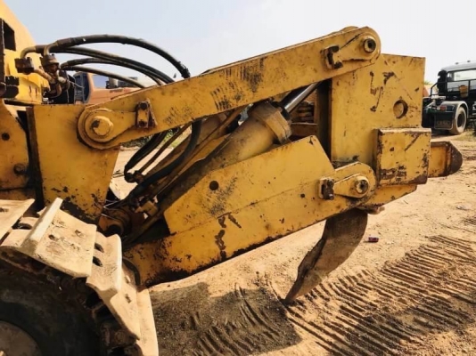 ขาย 1,250,000 บาท CATTERPILAR D8 เครื่องดี เกียร์ดี โช่หนา แผ่นสวย เอกสารชื่อขาย  รถอยู่  ปทุมธานี โทร 0610710295