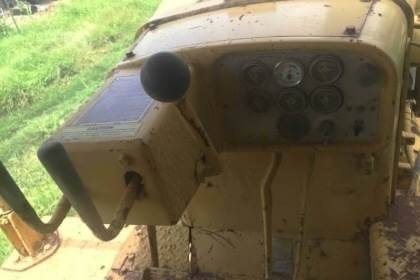 ขาย 1,350,000 รถแทรคเตอร์ CAT D 9 H ซื้อเก่านอกมา 1 ปี ทำงานน้อยมาก เครื่องดี เกียร์ทอคร์แรง ลิปเปอร์หลัง ช่วงล่างแน่นจากนอก เอกสารอินวอยท์   รถอยู่ สระบุรี โทร&amp;ไอดีไลน์ 0610710295