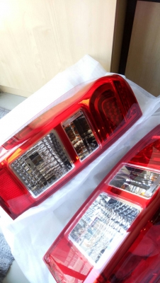 ไฟท้าย ดีแม็ค 1.9 สภาพใหม่ พร้อมขั้วปลั๊ก 1 คู๋ ไฟท้าย ดีแม็ค 1.9 สภาพใหม่ พร้อมขั้วปลั๊ก 1 คู๋