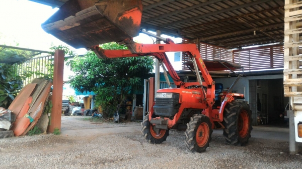 ขายรถไถ KUBOTA L4508 พร้อมตัวตัก เครื่องดี เกียร์ดี ไฮดรอลิคดี  ราคา 300,000 สนใจโทรมาคุย ต่อรองราคาได้ มีรถขนส่งทั่วไทย ร้านสามย่านแทรคเตอร์ อ.แกลง จ.ระยอง โทร 0897489639 ,0899347475 id line=0897489639 id line=0899347475