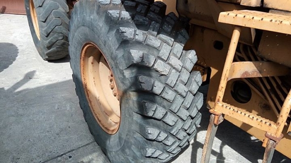 ราคาพิเศษ รถตักเก่านอก 910F โทร 061-4194021 พรภวิษย์