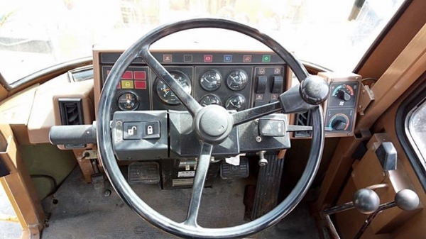 ราคาพิเศษ รถตักเก่านอก 910F โทร 061-4194021 พรภวิษย์