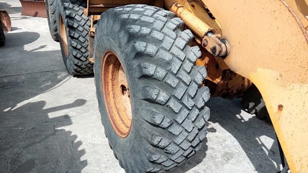 ราคาพิเศษ รถตักเก่านอก 910F โทร 061-4194021 พรภวิษย์