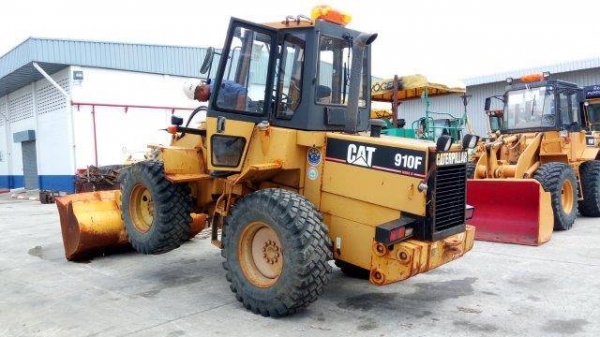 ราคาพิเศษ รถตักเก่านอก 910F โทร 061-4194021 พรภวิษย์