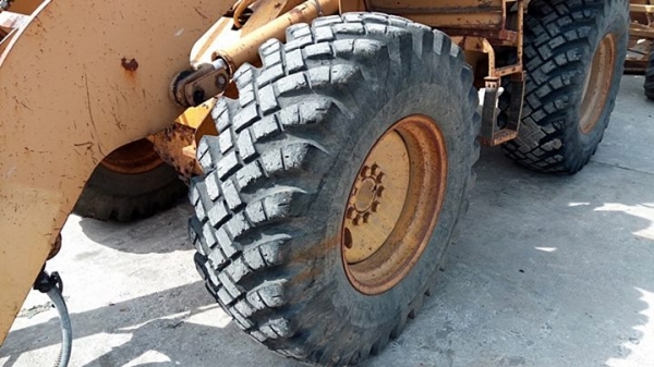 ราคาพิเศษ รถตักเก่านอก 910F โทร 061-4194021 พรภวิษย์