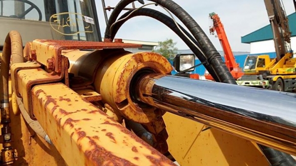 ราคาพิเศษ รถตักเก่านอก 910F โทร 061-4194021 พรภวิษย์