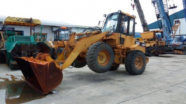 ราคาพิเศษ รถตักเก่านอก 910F โทร 061-4194021 พรภวิษย์