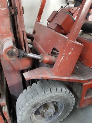 ขายรถยกโฟร์คลิฟท์นิสสัน 2.5 ตัน  เสาสูง4 เมตร สไลด์ซ้าย-ขวา