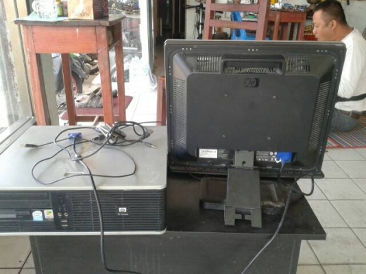 คอมพิวเตอร์ตั้งโต๊ะพร้อมโต๊ะใช้ได้ลด !!1650.-