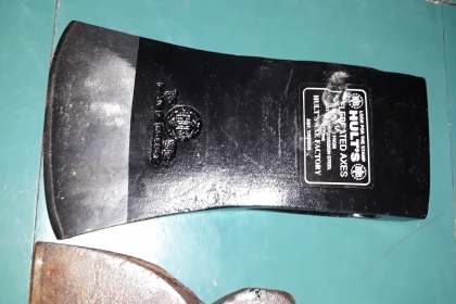 ขายขวานเสือขนาด3 1/2ปอนMADE IN SWEDEN. เก่าเก็บ