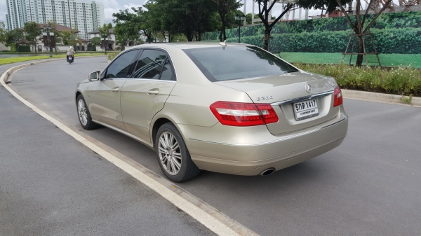 Mercedes-Benz E200 CGI รถออกศูนย์ Benz BKK รถปี 2010 สีทอง 95,000 โล รถบ้าน เจ้าของขายเอง