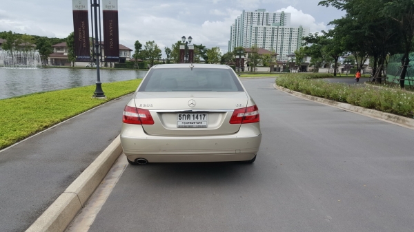 Mercedes-Benz E200 CGI รถออกศูนย์ Benz BKK รถปี 2010 สีทอง 95,000 โล รถบ้าน เจ้าของขายเอง