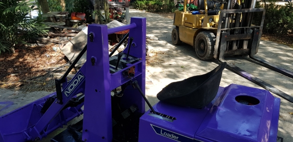 รถตักเล็ก การเษตร แทรคใหม่ พร้อมใช้งาน รหัสสินค้า H1 - 6 รถตักเล็ก การเษตร แทรคใหม่ พร้อมใช้งาน รหัสสินค้า H1 - 6