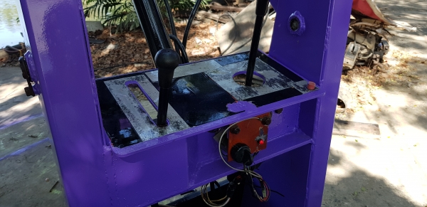 รถตักเล็ก การเษตร แทรคใหม่ พร้อมใช้งาน รหัสสินค้า H1 - 6 รถตักเล็ก การเษตร แทรคใหม่ พร้อมใช้งาน รหัสสินค้า H1 - 6