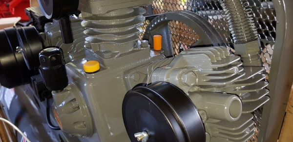 ปั้มลม 3 หัว มอเตอร์ 4 แรง ไฟ 220 v ถัง 200 ลิตร พร้อมใช้งาน ร รหัสสินค้า H2 - 1