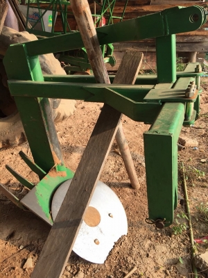 ต้องการขายผานขุุดหัวมันสับปะหลัง ใช้กับรถไถคันใหญ่ ใช้กับรถไถ 50 แรงขึ้นไป สนใจติดต่อได้ที่ 081-6709446  จ.ขอนแก่น อ.ภูเวียง