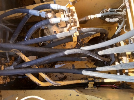 ขออนุญาติขายรถ  PC200-7เอกสารอินวอยชั่วโมง13000กว่าช่วงล่างเปลี่ยนใหม่ลอเลอใหม่แครืเลียใหม่คว้านรูสลักบุ้งกี๋ใหม่ราคา 1450000 สนใจติดต่อ 0853224877-0988930465